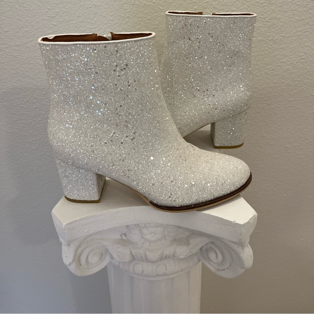 Comfy and chic glitter ankle boots in 5 fun colors.